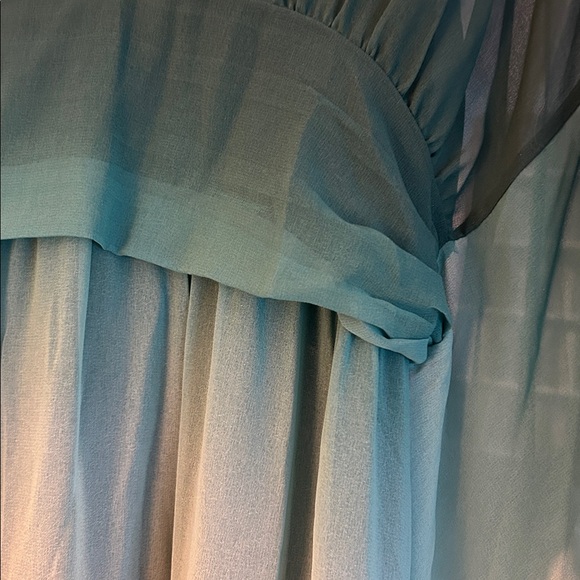 Banana Republic Green Long Sleeve Goddess gown. Great for formal occasions. - Picture 4 of 4